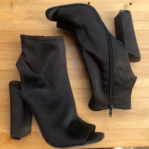 ❣️Steve Madden Black Peep Toe Booties Heel
